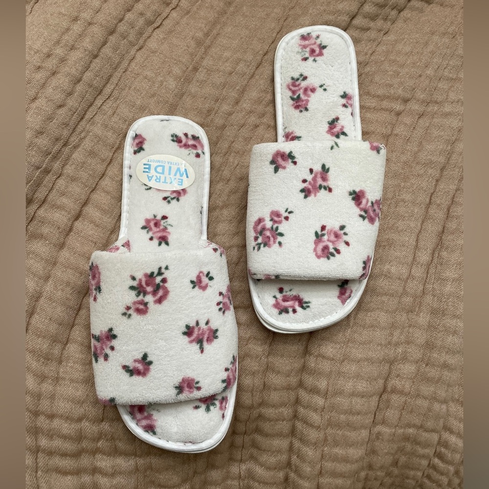 RG Barry Corp Rose Floral House
Slippers Size 9 .5 - 10.5  X-Wide